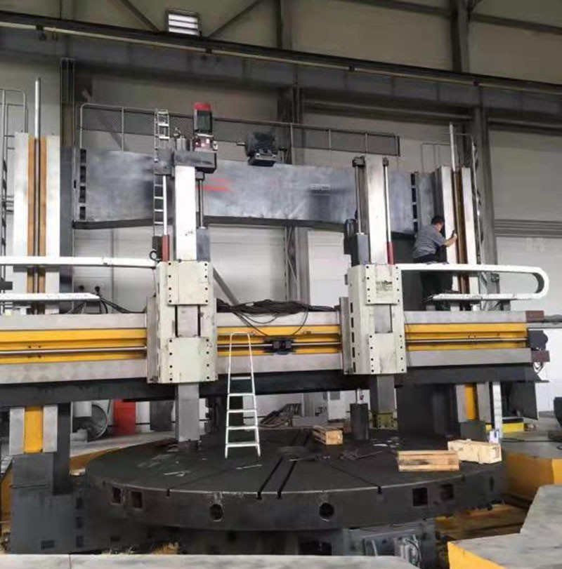 El torno vertical cnc con eje C es para tornear, taladrar, fresar, roscar y perforar.