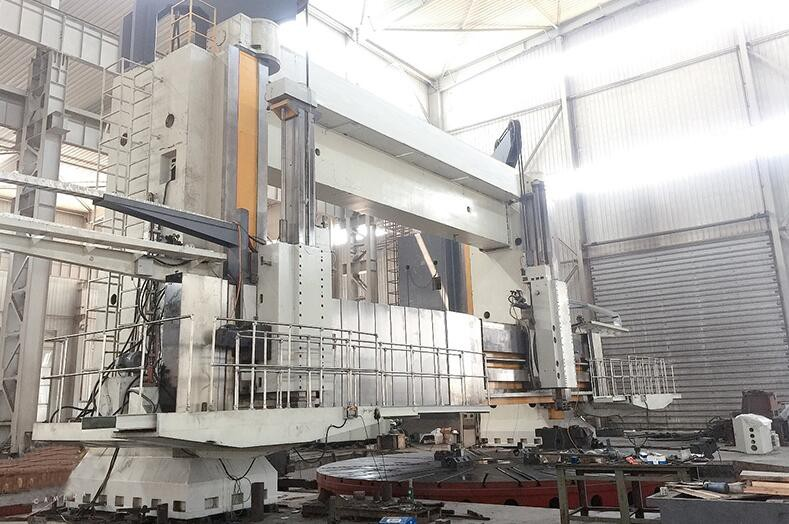 Máquinas de torneamento e fresagem verticais CNC com função de fresagem